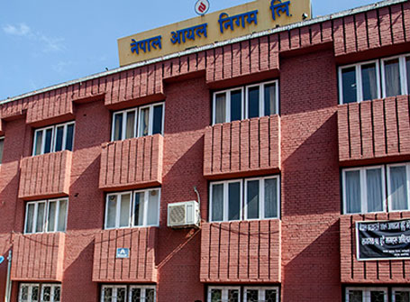 नाफाखोर निगमः घाटा देखाएर महामारीमा इन्धनको मूल्यवृद्धि