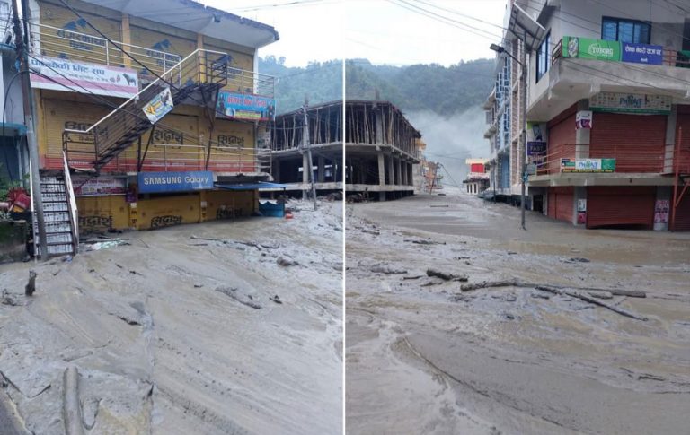 सिन्धुपाल्चोकमा भिषण बाढीमा परी कम्तिमा चार जना बेपत्ता, यातायात सम्पर्क पूर्णरूपमा विच्छेद