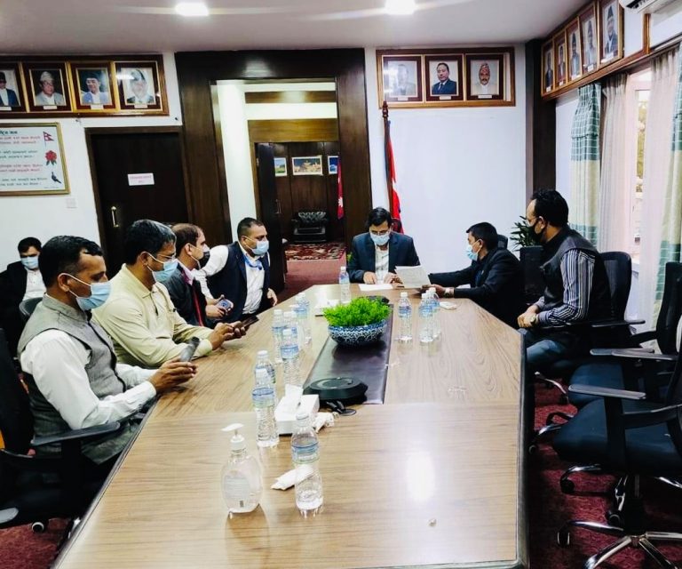 नेराकसंद्वारा अर्थमन्त्री समक्ष मागपत्र पेशः उपदान कोष र प्रशिक्षण प्रतिष्ठान स्थापनामा जोड (मागपत्रसहित)