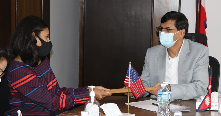 सुमार र अर्थमन्त्रीबीच भेटवार्ताः संशोधन गर्ने नगर्ने भन्ने विषय छलफलकै क्रममा रहेकाे शर्माको स्पष्टोक्ति