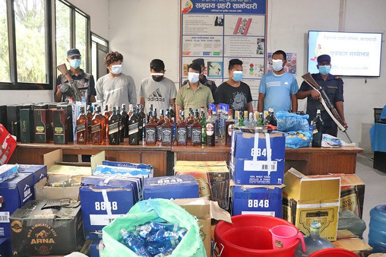 उपत्यकाका बार र क्लवमा नक्कली रक्सीको काराेवार