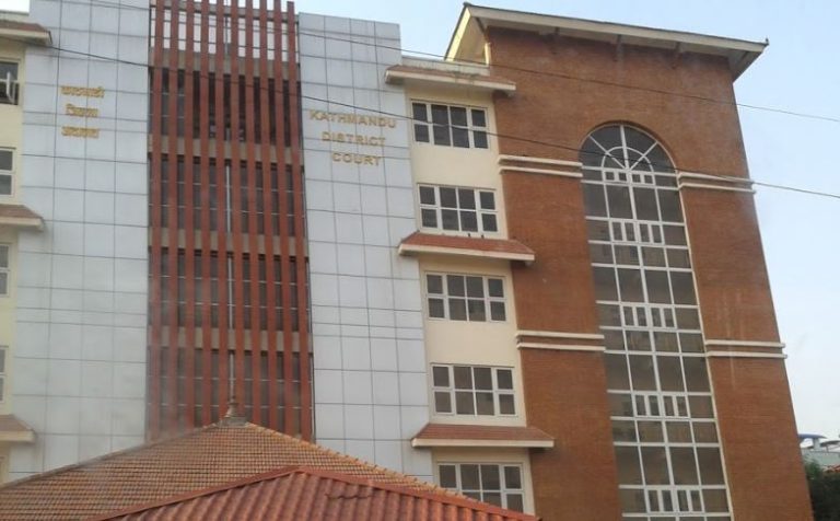 जिल्ला अदालत काठमाडौंले हटायो फुटपाथमा राखिएका सवारी साधन