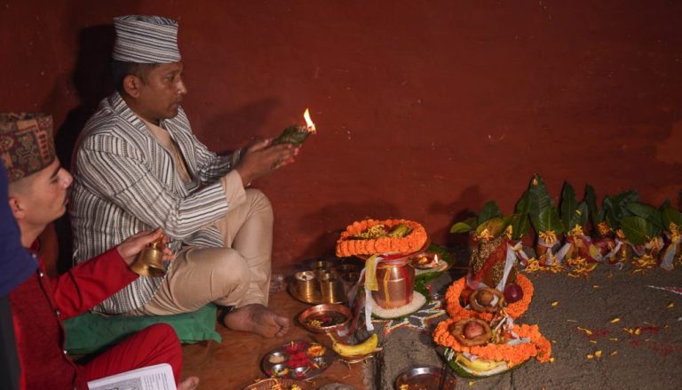 काठमाडौंको हनुमानढोकास्थित दशैं घरमा गरियो घटस्थापना