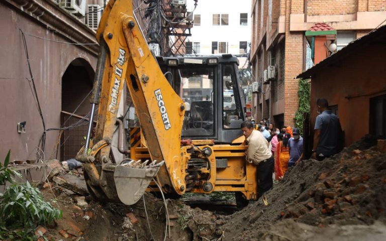 टुकुचामाथि बनेका संरचना नभत्काउन अदालतको आदेश